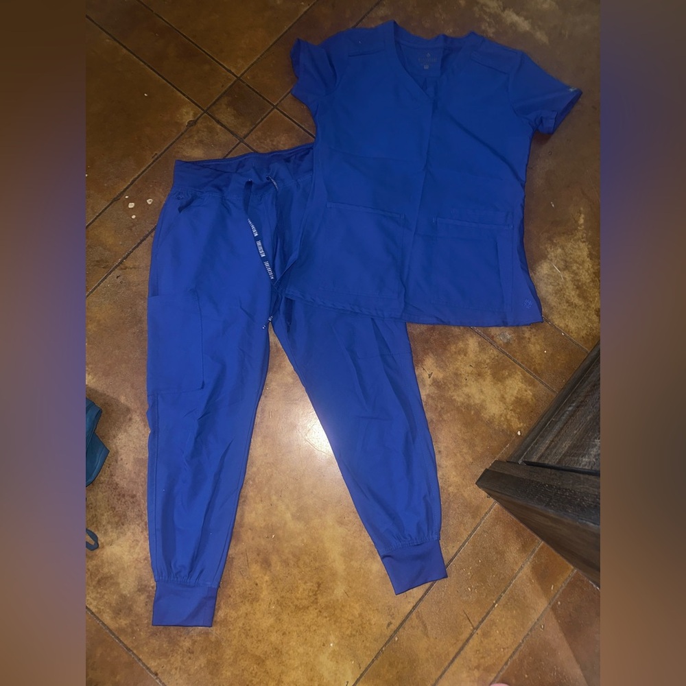 Scrub set